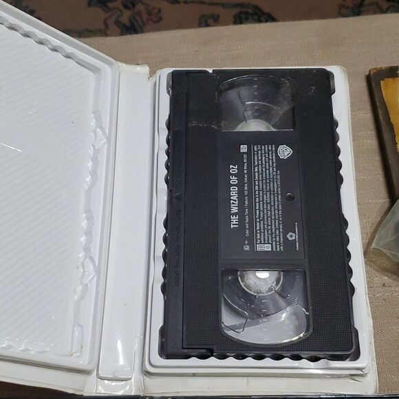 Super cool Dorothy, Wizard of Oz DVD, VHS, no place like home sign Tin man toy - Picture 13 of 15